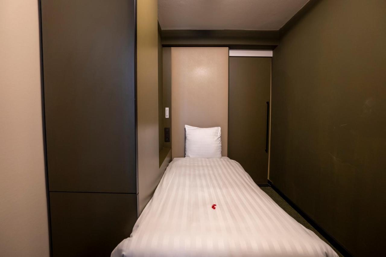 Green Hotel Генк Экстерьер фото