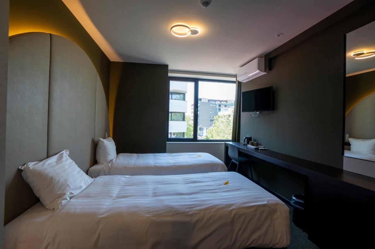 Green Hotel Генк Экстерьер фото