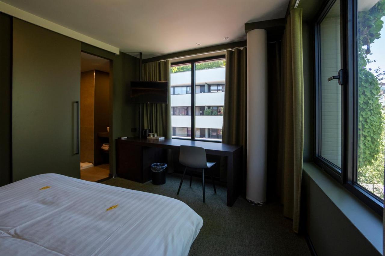 Green Hotel Генк Экстерьер фото