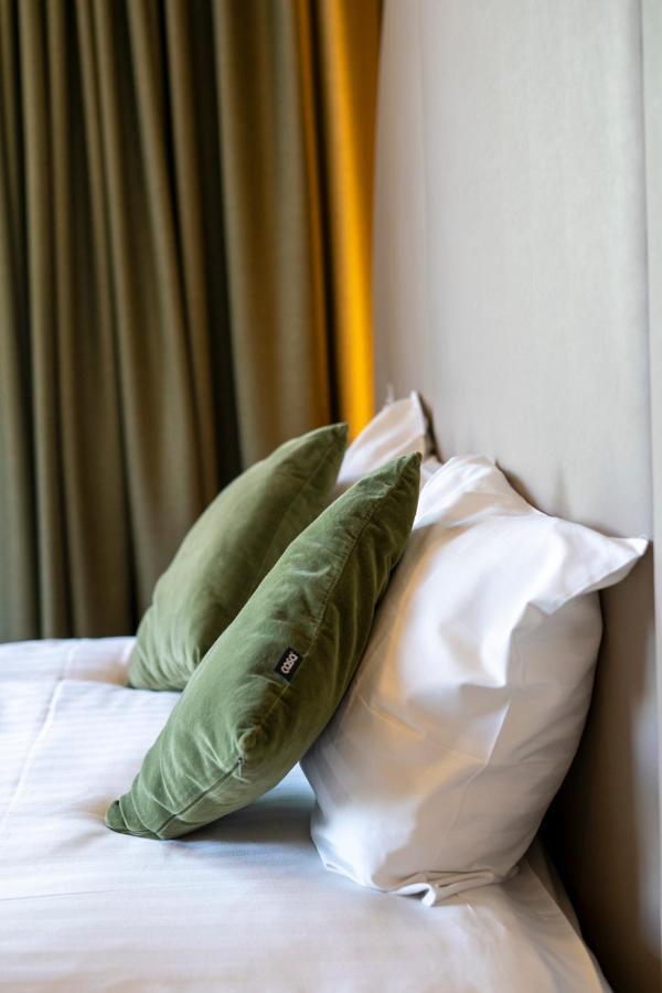Green Hotel Генк Экстерьер фото