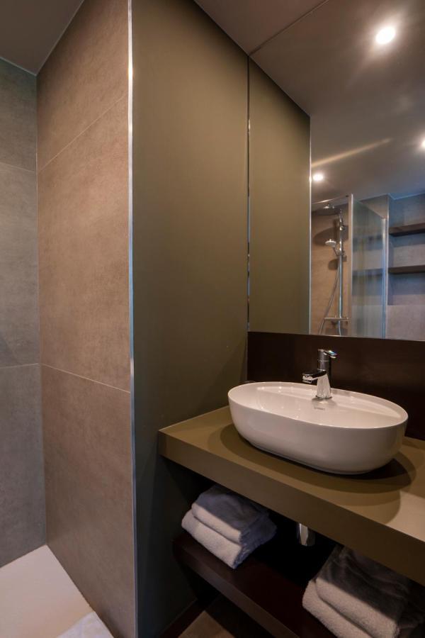 Green Hotel Генк Экстерьер фото