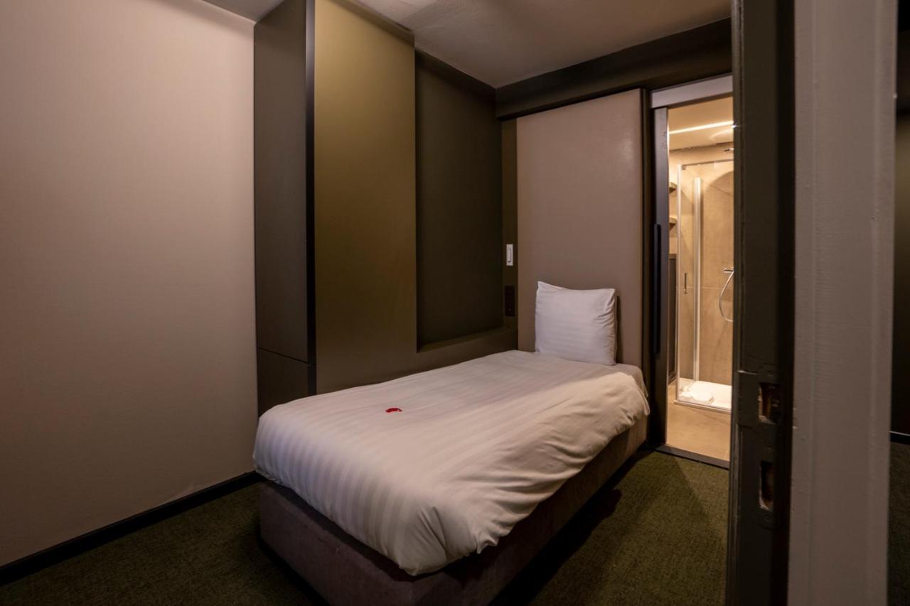 Green Hotel Генк Экстерьер фото