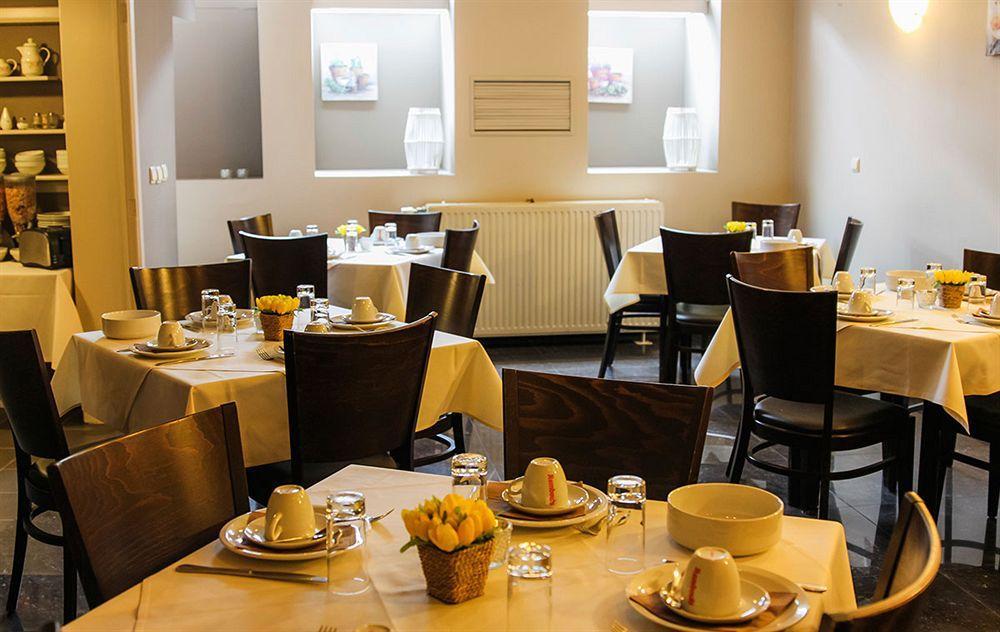 Green Hotel Генк Экстерьер фото